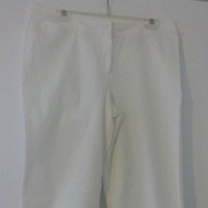 ❤️4/$25 ❤️Chico's White Capris